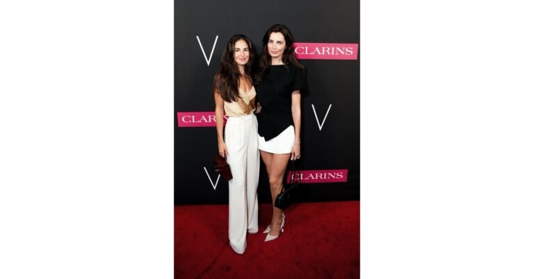 Clarins_Carmen_Mundt_Rebecca_Donalson.jpg