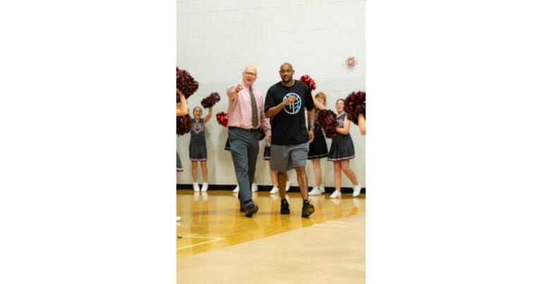 Clarksville_Christian_School_1_Jason_Shelton_Trenton_Hassell.jpg